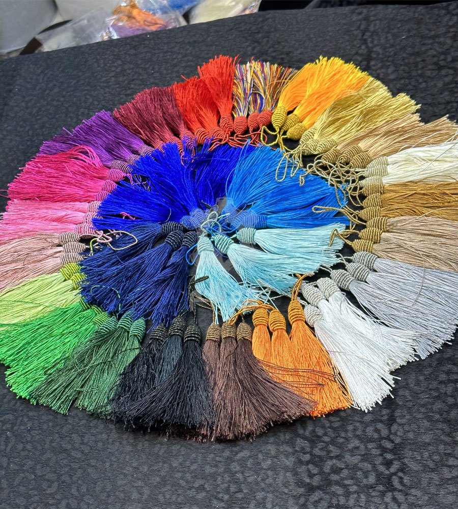 منگوله-قیطونی