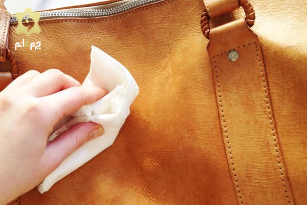 تمیز کردن رنگ خیس با آب و صابون