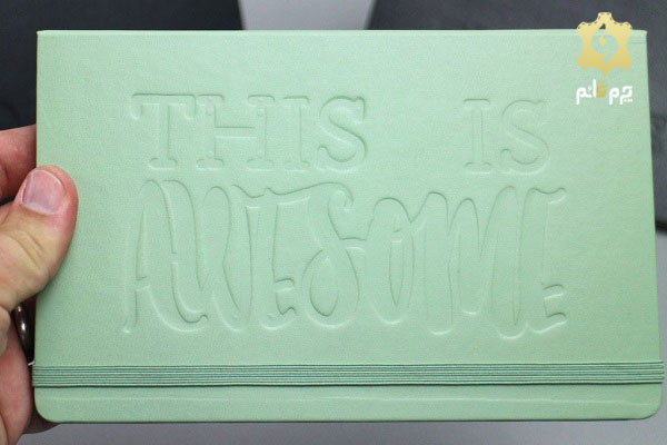 حک کردن اسم افراد روی چرم